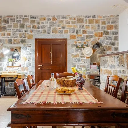 Petras House Tennis Experience In Olives Holiday home Avdou
